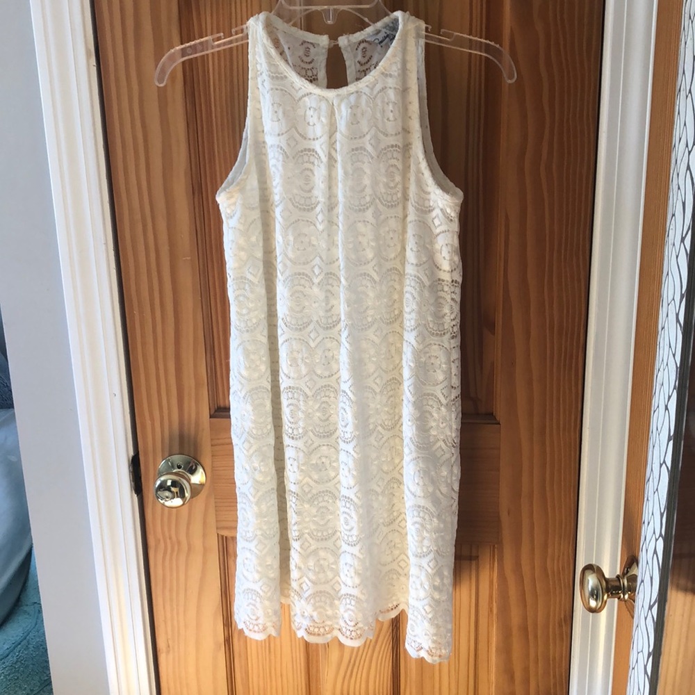 White a-line dress with lace detailing 🤍